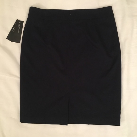 NWT Jones New York Navy Skirt Size 10. - Picture 2 of 8